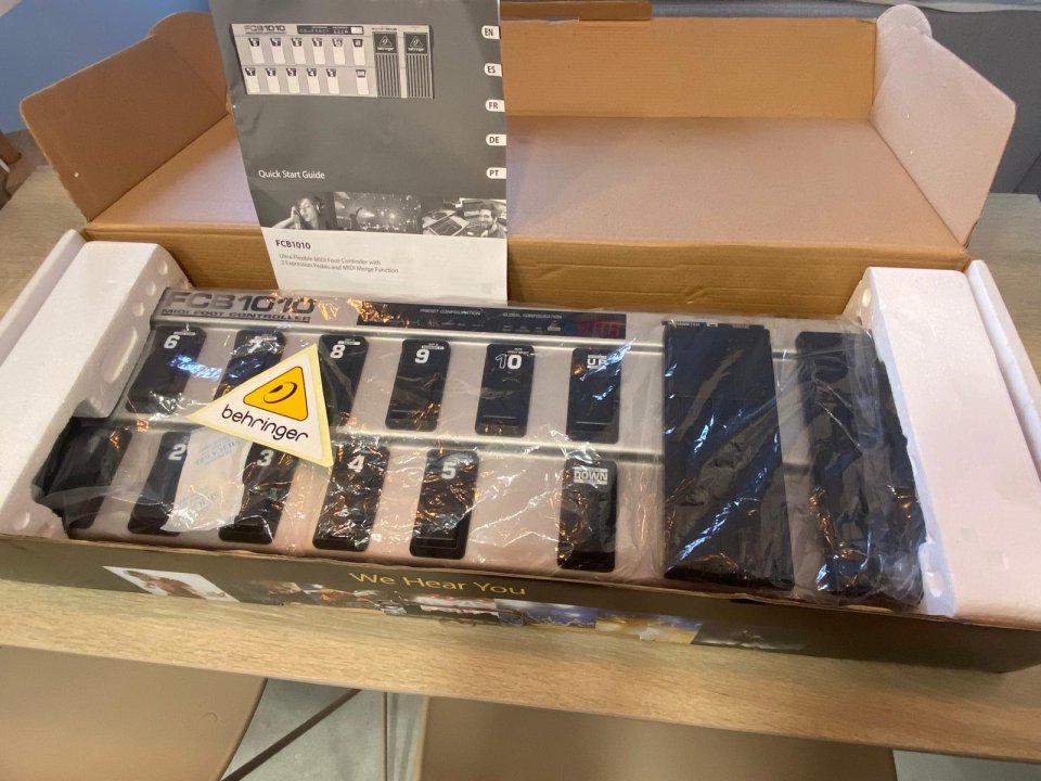 Behringer FCB1010 MIDI Foot Controller