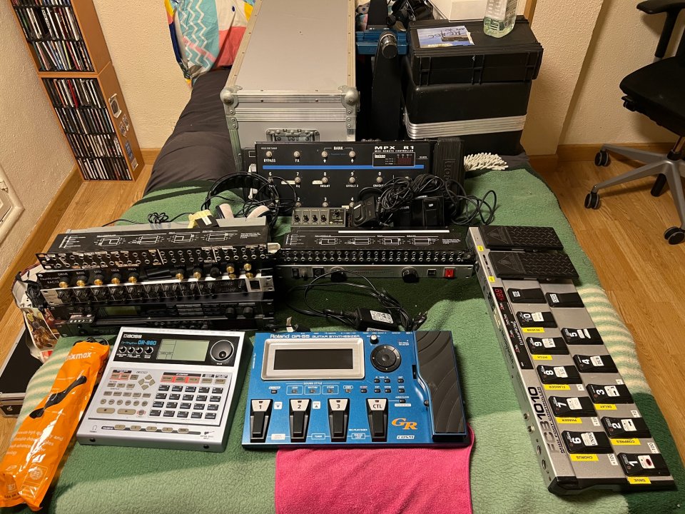 Varios : Dunlop Cry Baby,Roland,Boss,Behringer ,G-force, Lexicon ,Fxunits.