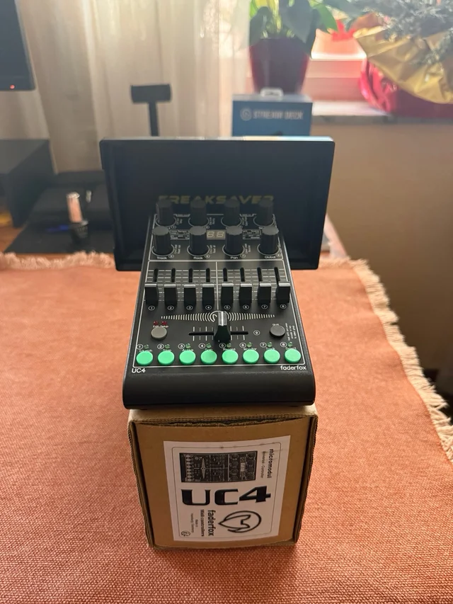 Faderfox UC4 Controlador MIDI USB + Decksaver