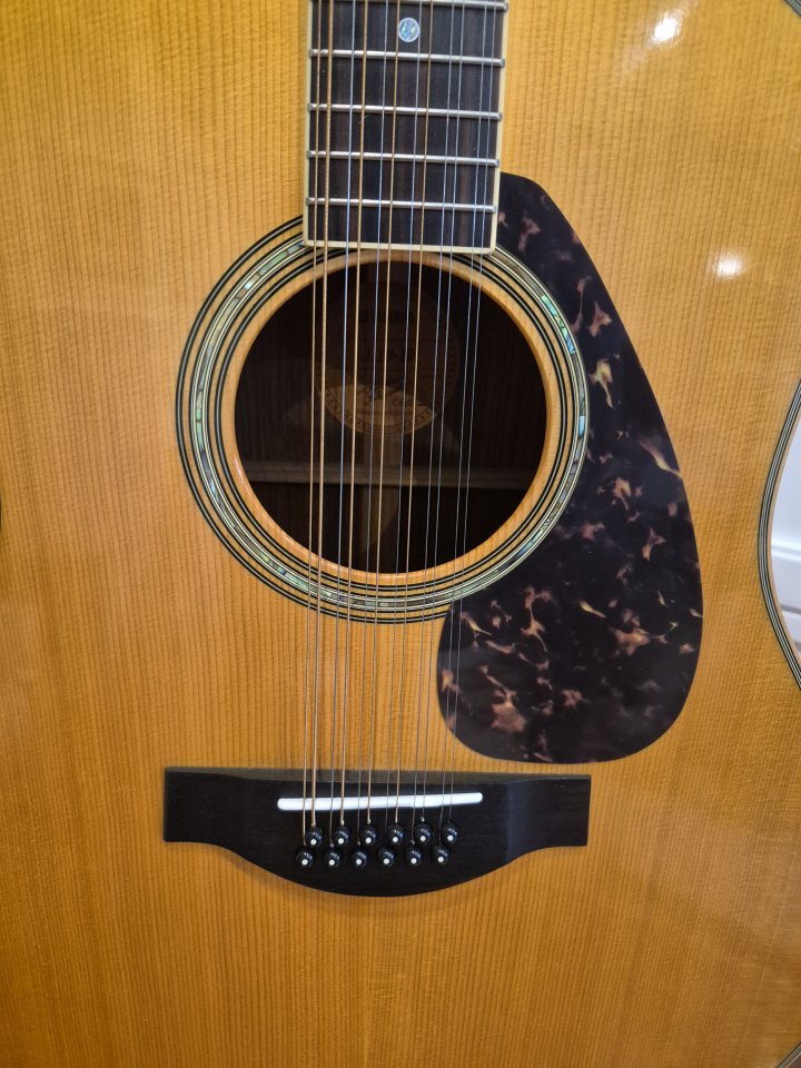 Yamaha LL16-12 ARE – 12 cuerdas – funda original + cejilla G7th de segunda mano · Foto 7 de 10 · Bizkaia · 850 €