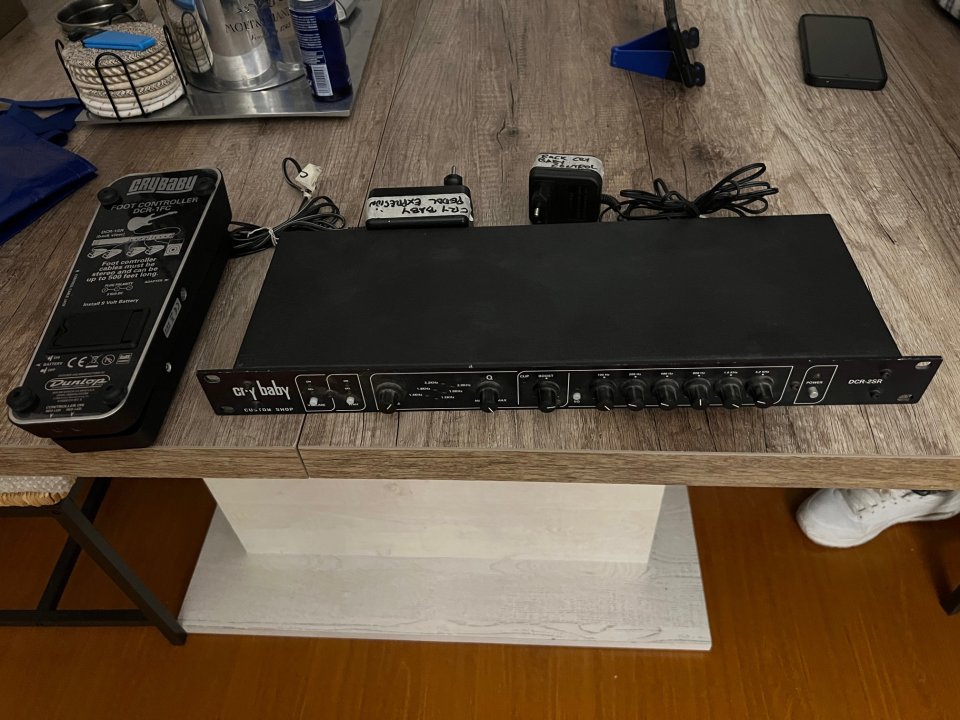 Varios : Dunlop Cry Baby,Roland,Boss,Behringer ,G-force, Lexicon ,Fxunits.