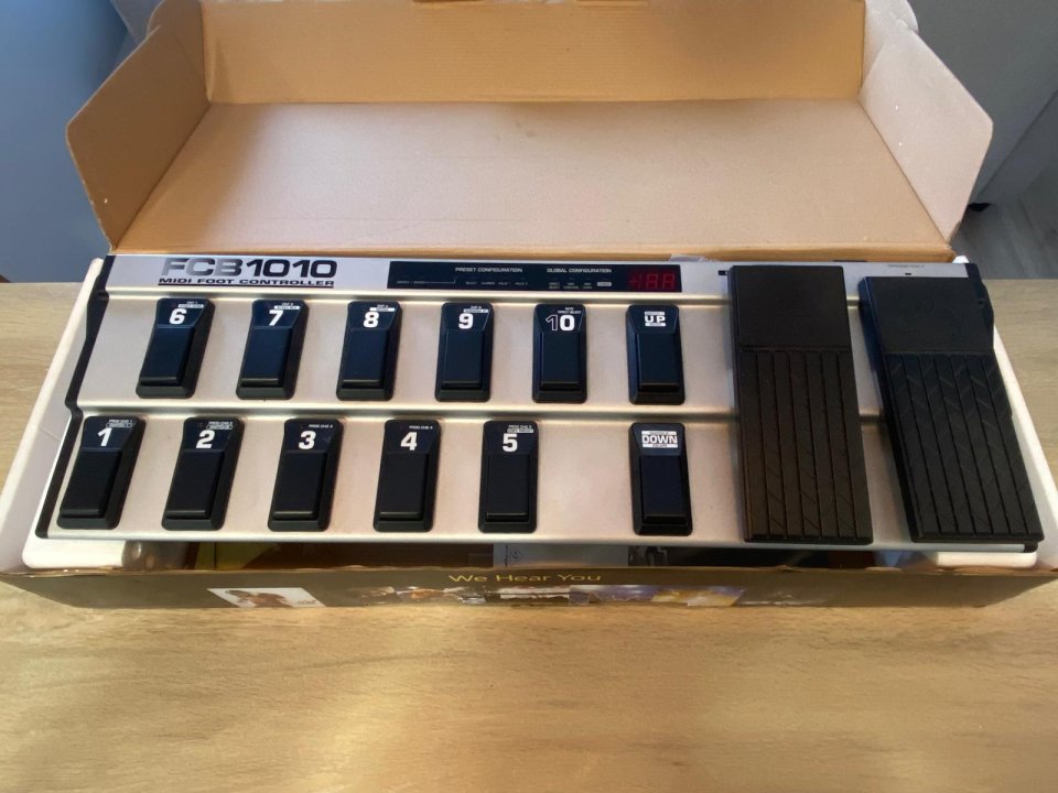 Behringer FCB1010 MIDI Foot Controller