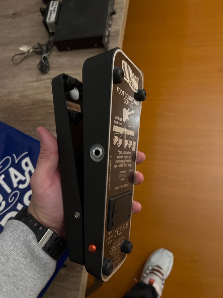 Varios : Dunlop Cry Baby,Roland,Boss,Behringer ,G-force, Lexicon ,Fxunits.