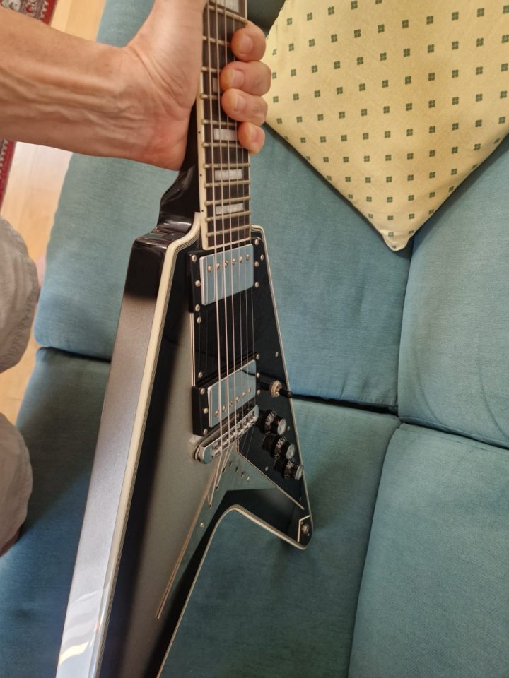 Epiphone Brent Brent Hinds Flying V (Modificaciones alta gama) de segunda mano · Foto 3 de 8 · Madrid · 1200 €