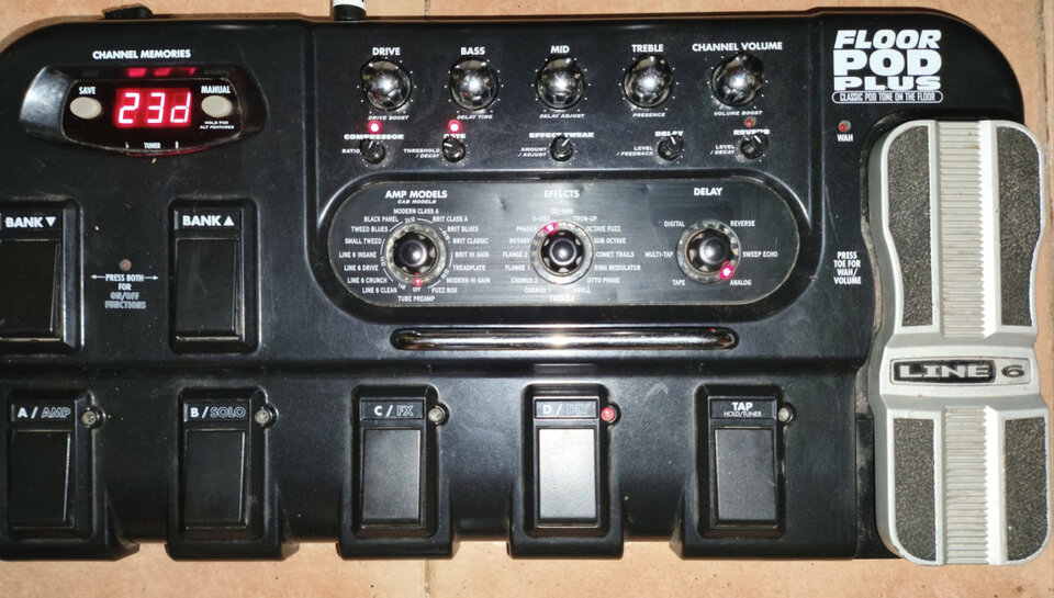 Pedalera Floor Pod Plus de Line6