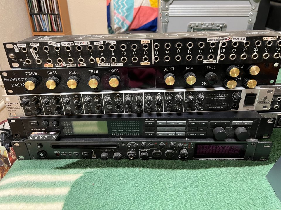 Varios : Dunlop Cry Baby,Roland,Boss,Behringer ,G-force, Lexicon ,Fxunits.