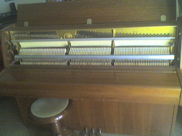 PIANO vertical YAMAHA M1J