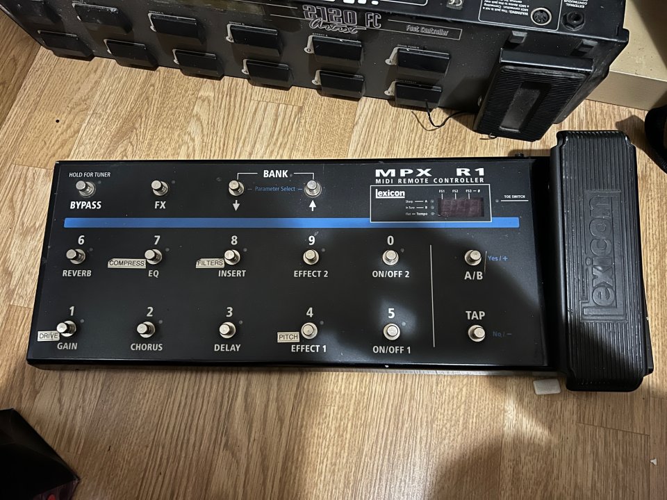 Varios : Dunlop Cry Baby,Roland,Boss,Behringer ,G-force, Lexicon ,Fxunits.