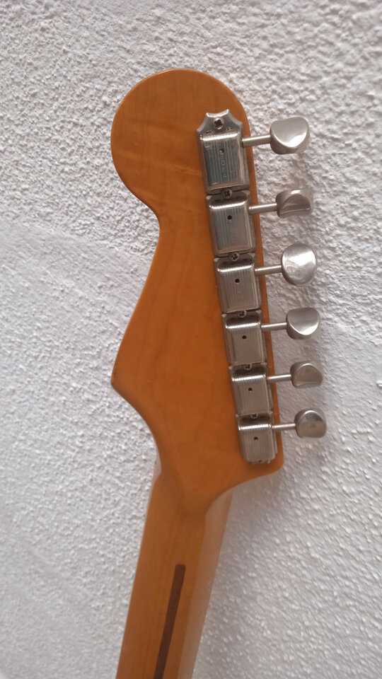 1981 Tokai Stratocaster ST-80 logo Spaguetti made in Japan