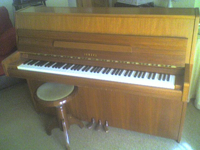 PIANO vertical YAMAHA M1J