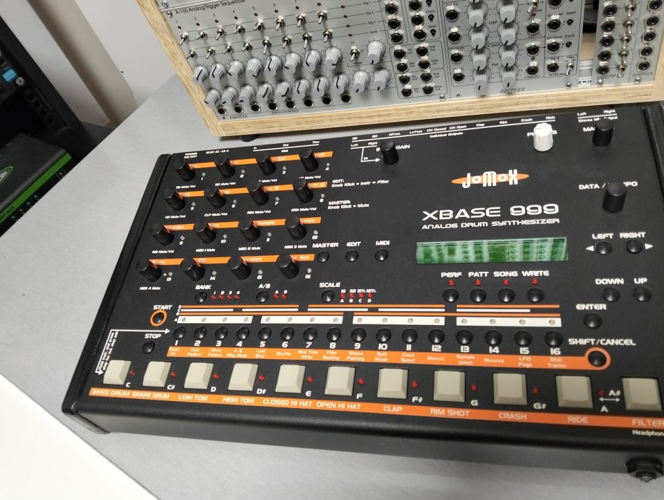 Jomox 999 Behringer RD9