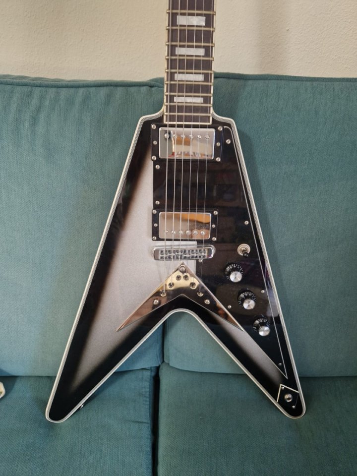 Epiphone Brent Brent Hinds Flying V (Modificaciones alta gama) de segunda mano · Foto 2 de 8 · Madrid · 1200 €