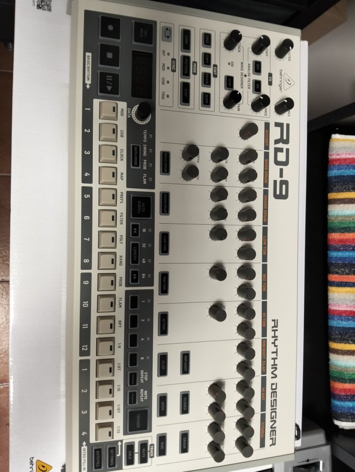 Jomox 999 Behringer RD9