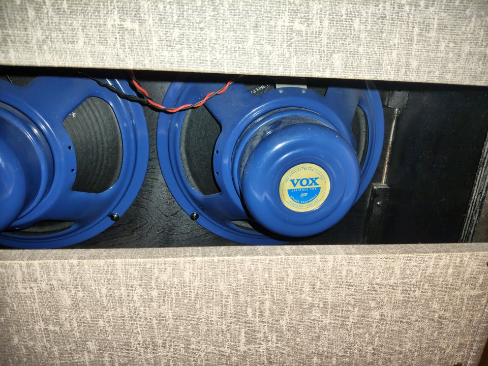 VOX AC30HWH + V212HWX 2x12 Alnico Blue (Hand-Wired) de segunda mano · Foto 3 de 4 · Bizkaia · 1700 €