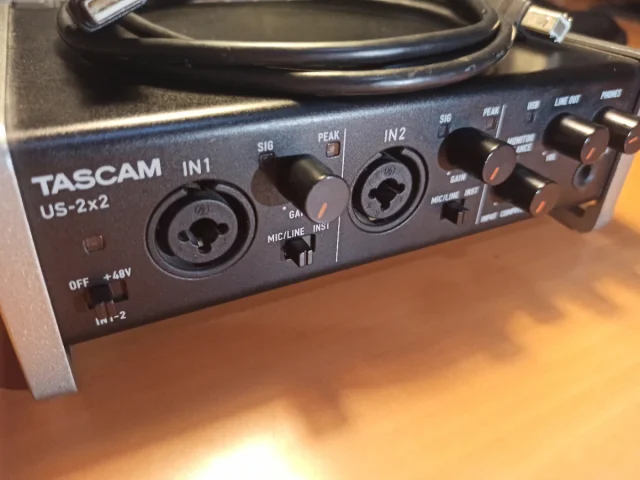 Interfaz de audio TASCAM US-2x2 USB de segunda mano · Foto 1 de 2 · Murcia · 48 €