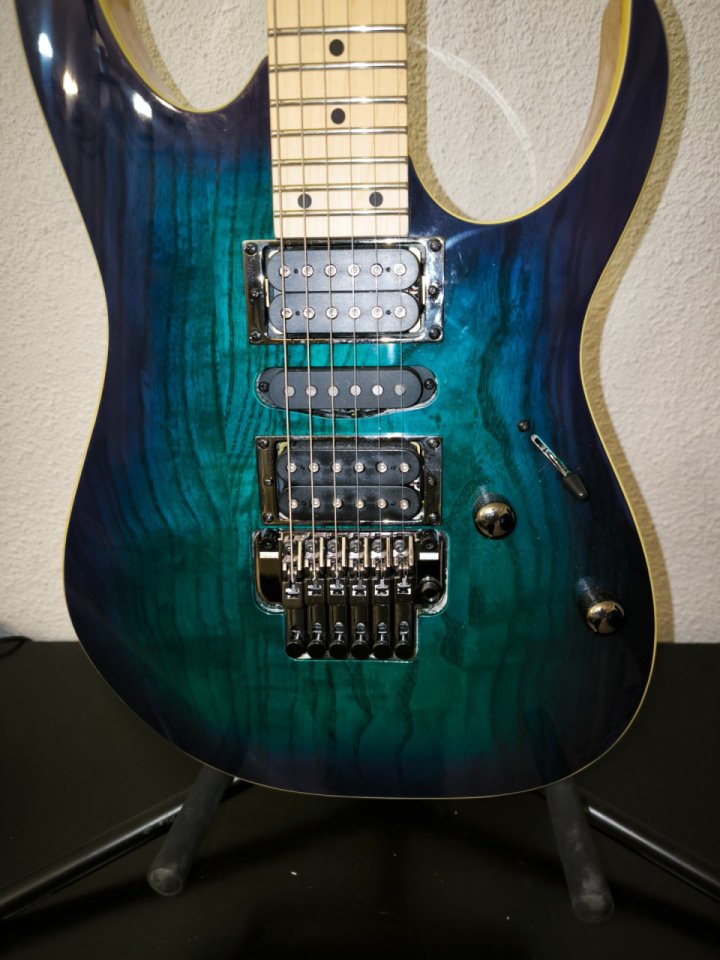 Guitarra Ibanez de segunda mano · Foto 3 de 10 · Madrid · 430 €