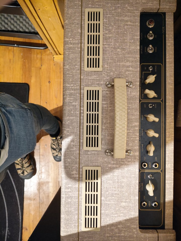 VOX AC30HWH + V212HWX 2x12 Alnico Blue (Hand-Wired) de segunda mano · Foto 4 de 4 · Bizkaia · 1700 €