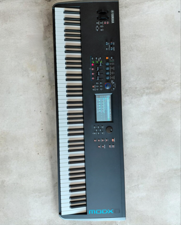 MODX8 de 88 teclas de segunda mano · Foto 1 de 2 · Madrid · 950 €