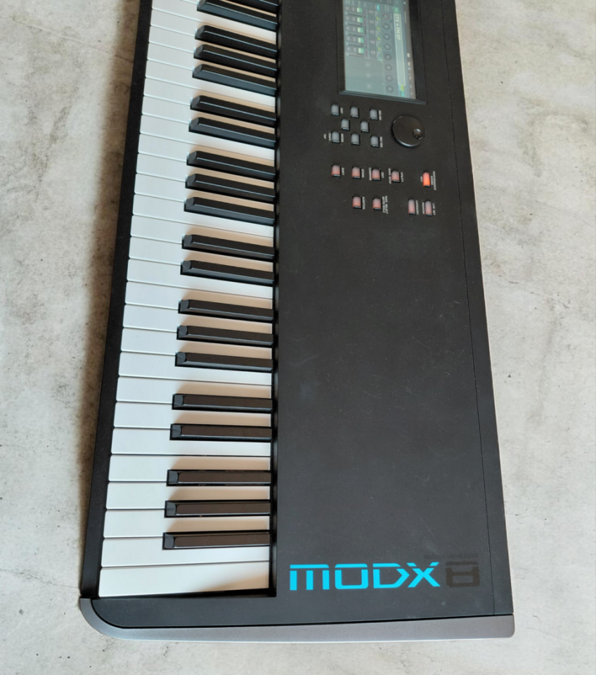 MODX8 de 88 teclas de segunda mano · Foto 2 de 2 · Madrid · 950 €