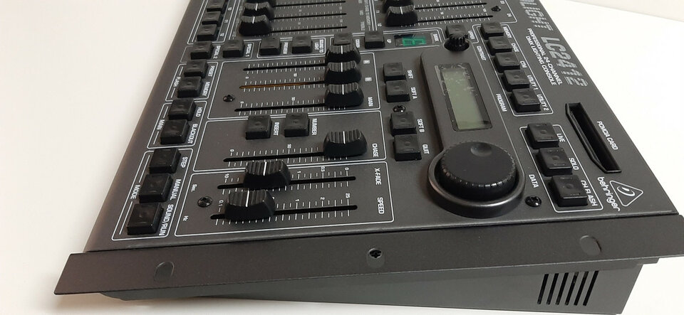 Mesa de luces BEHRINGER  EUROLIGHT LC412 de segunda mano · Foto 5 de 10 · Barcelona · 225 €
