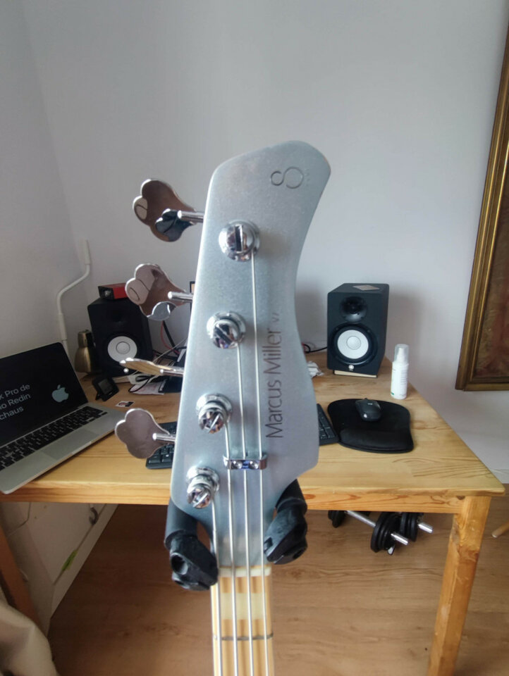 Sire Marcus Miller V, 2 generation, Swamp Ash, precioso color Lake Placid Blue