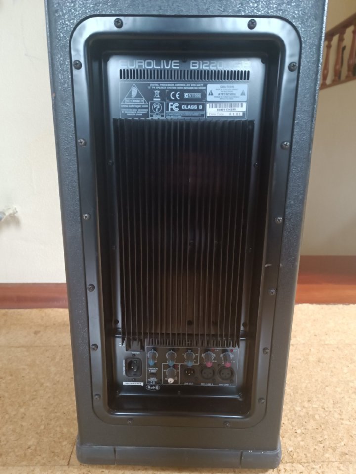Altavoz activo Behringer Eurolive B1220DSP de segunda mano · Foto 2 de 4 · A Coruña · 150 €