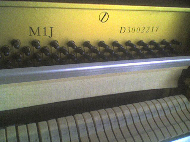 PIANO vertical YAMAHA M1J
