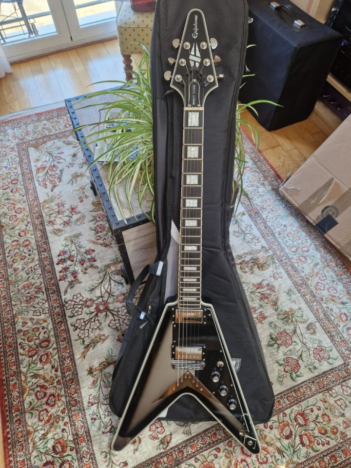 Epiphone Brent Brent Hinds Flying V (Modificaciones alta gama) de segunda mano · Foto 8 de 8 · Madrid · 1200 €