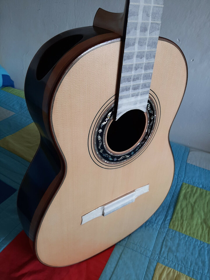 Busco guitarras para RESTAURAR/REPARAR