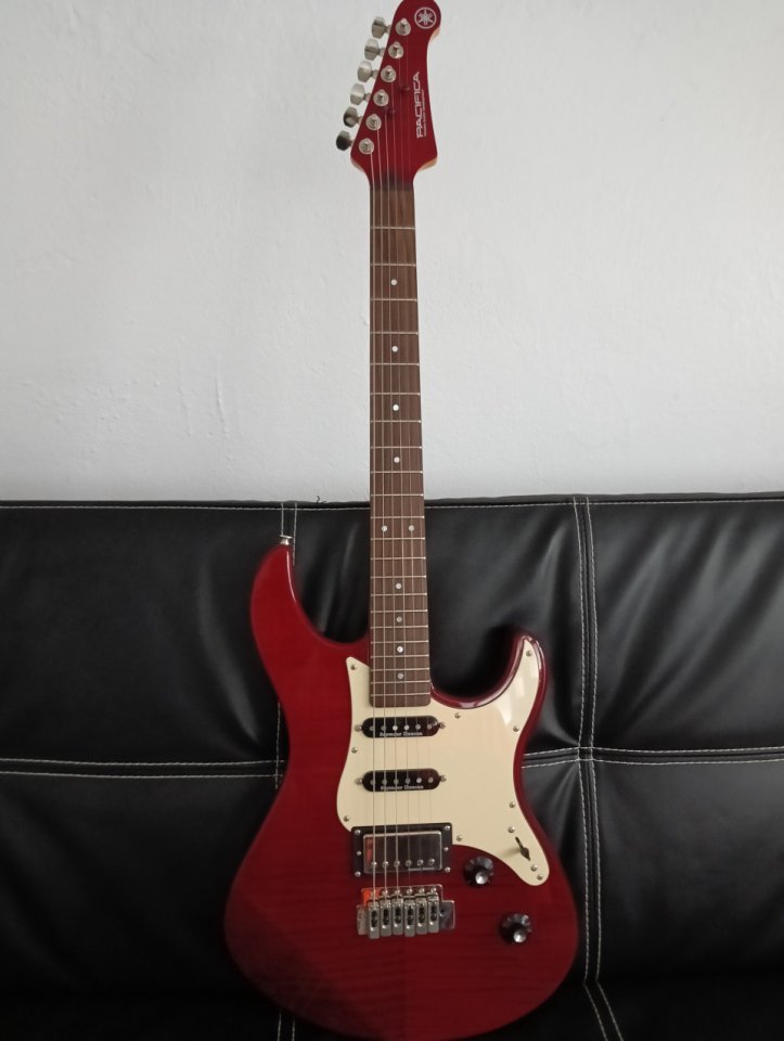 Yamaha Pacífica 612 *RESERVADA*