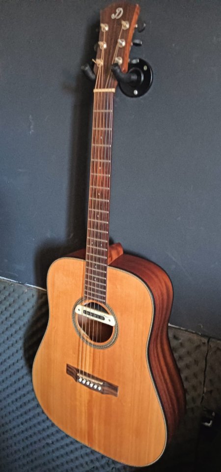 Guitarra electroacústica DOWINA fabricada a mano en Eslovaquia