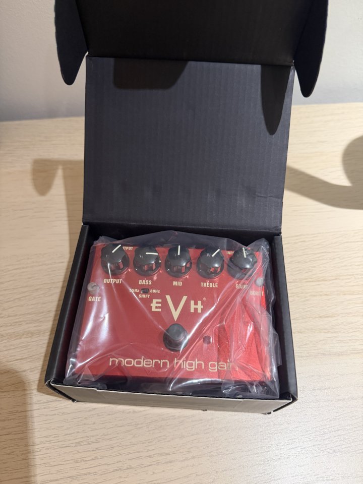 Pedal EVH Modern High Gain Rojo de segunda mano · Foto 1 de 3 · Valencia · 150 €