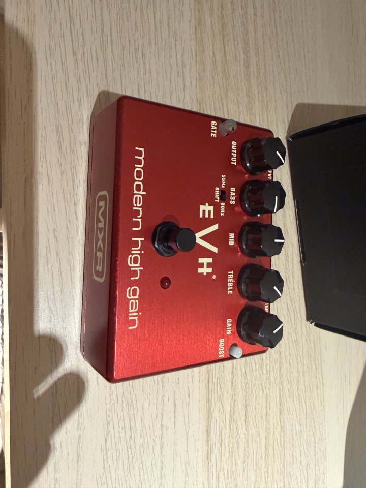 Pedal EVH Modern High Gain Rojo de segunda mano · Foto 2 de 3 · Valencia · 150 €