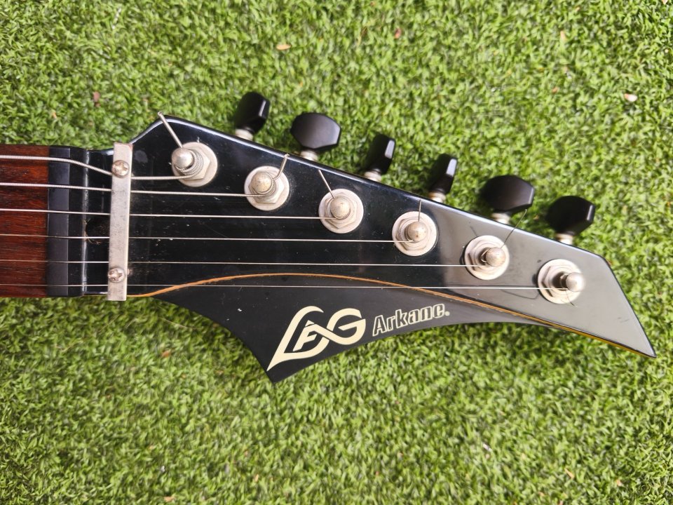 Guitarra Lag Arkane Blk de segunda mano · Foto 5 de 9 · Alicante · 195 €