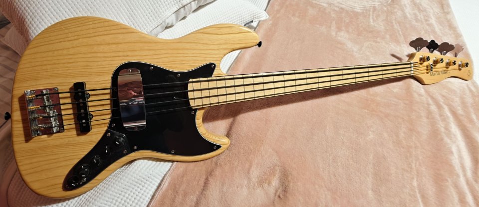 Sire Marcus Miller V7 Vintage Swamp Ash NAT Fretless de segunda mano · Foto 1 de 10 · Lugo · 750 €