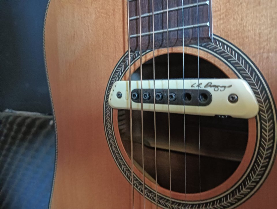 Guitarra electroacústica DOWINA fabricada a mano en Eslovaquia