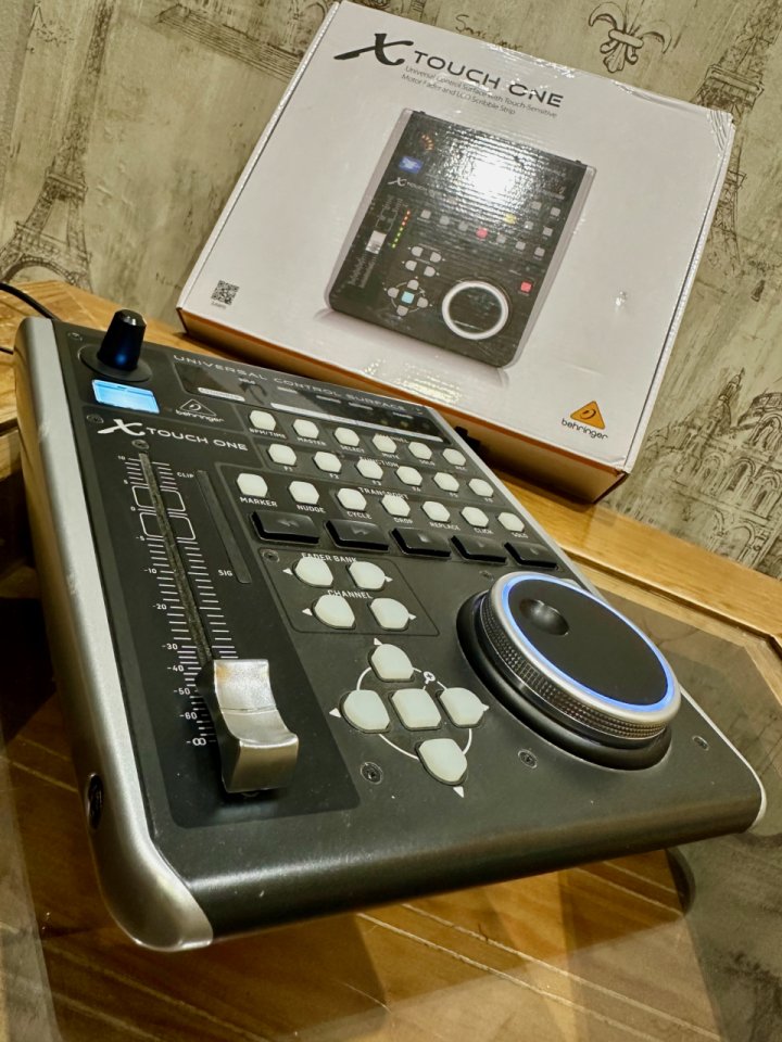 Behringer X-TOUCH ONE