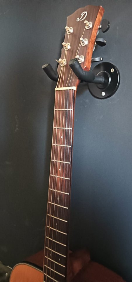 Guitarra electroacústica DOWINA fabricada a mano en Eslovaquia