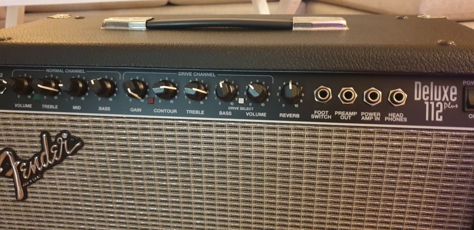 Amplificador Fender Deluxe 112 plus