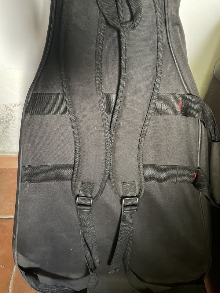 Funda Acústica de segunda mano · Foto 2 de 2 · Navarra · 28 €