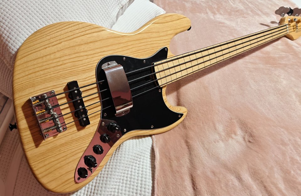Sire Marcus Miller V7 Vintage Swamp Ash NAT Fretless de segunda mano · Foto 4 de 10 · Lugo · 750 €