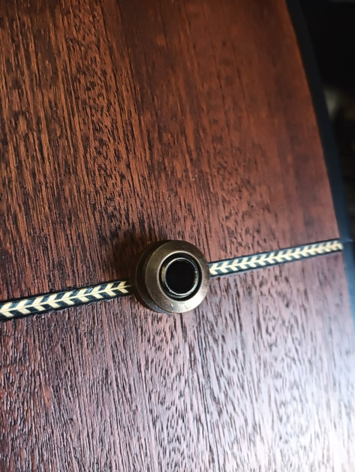 Guitarra electroacústica DOWINA fabricada a mano en Eslovaquia