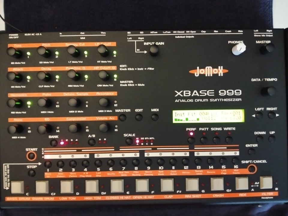 Jomox 999 Behringer RD9