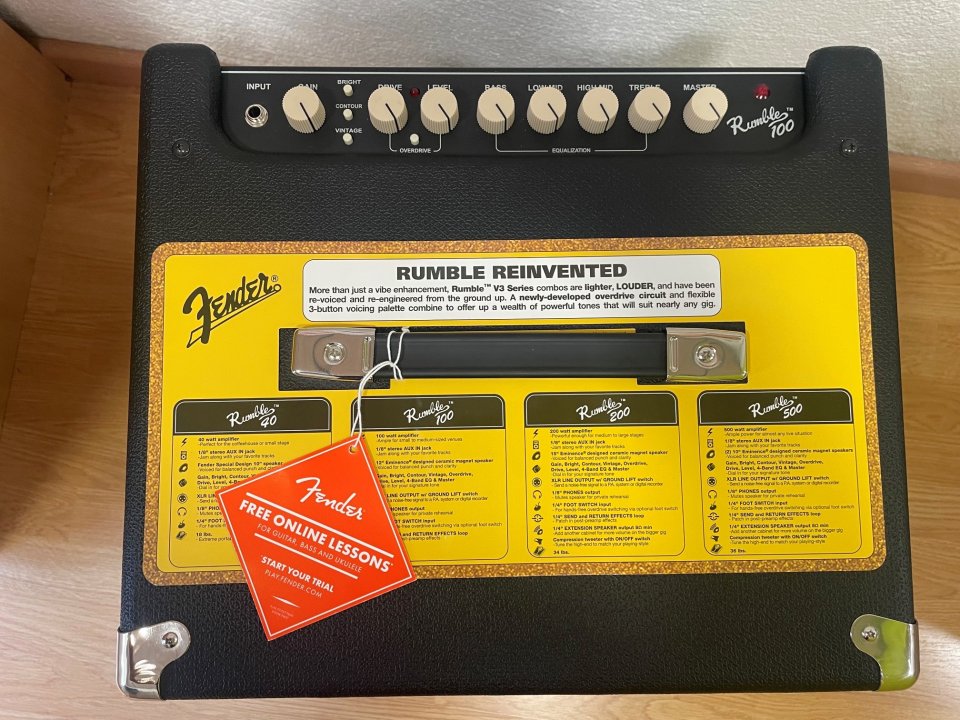 Amplificador de bajo Fender Rumble 100 de segunda mano · Foto 1 de 10 · Tarragona · 295 €