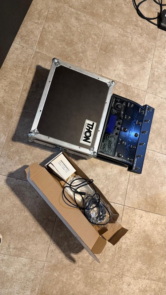 TC-Helicon VoiceLive 3 Extreme Bundle de segunda mano · Foto 3 de 7 · Cáceres · 450 €