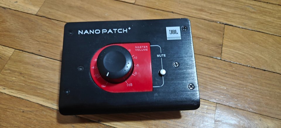 Controlador monitores JBL nano patch