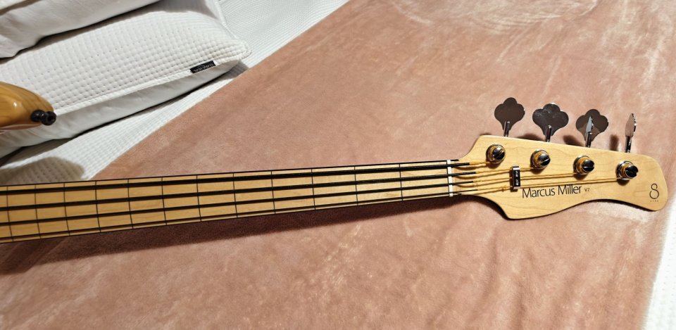 Sire Marcus Miller V7 Vintage Swamp Ash NAT Fretless de segunda mano · Foto 7 de 10 · Lugo · 750 €