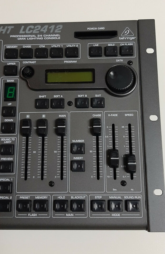 Mesa de luces BEHRINGER  EUROLIGHT LC412 de segunda mano · Foto 6 de 10 · Barcelona · 225 €