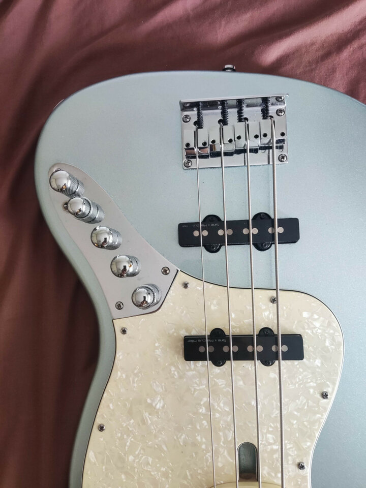 Sire Marcus Miller V, 2 generation, Swamp Ash, precioso color Lake Placid Blue