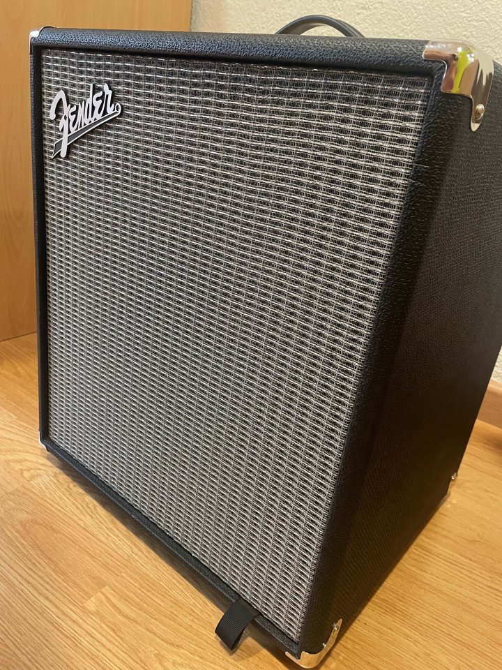 Amplificador de bajo Fender Rumble 100 de segunda mano · Foto 4 de 10 · Tarragona · 295 €